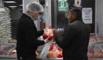Emapa inicia venta de más de 9.900 kilos de pollo en sus principales sucursales en La Paz