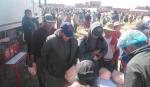 Emapa móvil llega a la zona San Felipe de Seque de El Alto con pollo, fideo y azúcar