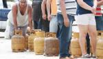 Crecen las filas: ahora también hay largas esperas para comprar gas en garrafa