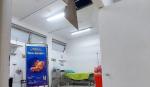 Parte del cielo falso en un centro de salud del Plan 3000 cae encima de una paciente