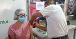 Habilitan puntos de vacunación en el Oncológico y la UAGRM para proteger a pacientes con cáncer