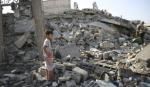 Israel sigue atacando Gaza y causa un cráter gigante tras bombardear un campamento