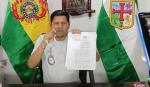 Mostrando manillas, un diputado advierte con aprehender al Comandante de la Policía
