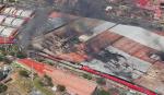 Despliegan helicóptero, bomberos militares y carros cisterna para combatir el incendio en Barrio Lindo