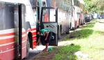 Esperan cuatro días en surtidores y solo operan 20 % de buses: el combustible golpea al transporte interdepartamental