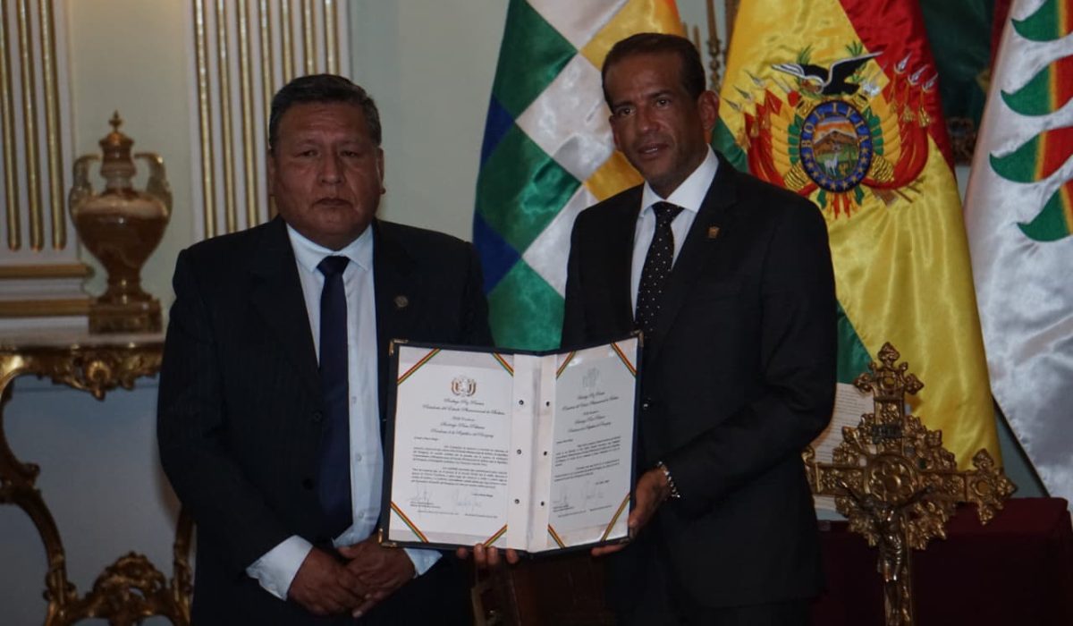 Posesionan a Fernando Camacho como embajador de Bolivia en Paraguay