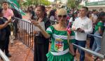 Arrancó la Expocruz 2026: vestida de tipoy, una filipina fue la primera visitante en ingresar