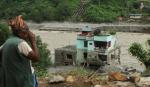 Inundación en Nepal arrastra casas y deja 5 desaparecidos