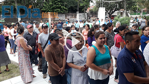 Largas-filas-en-centro-de-salud--Elvira-Wunderlich--para-obtener-vacuna-contra-la-influenza