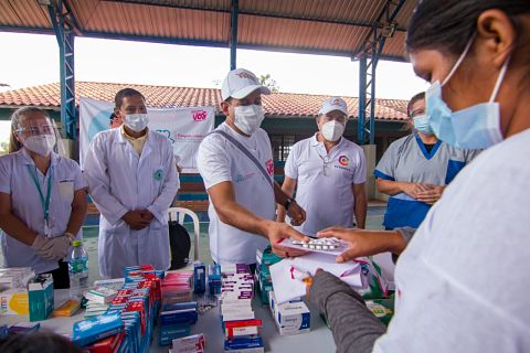 Campana-solidaria-medica-de-Creemos-se-hace-presente-en-Pueblo-Nuevo