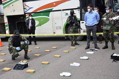 Felcn-logra-secuestra-207-kilos-de-cocaina-afectando-patrimonio-del-narcotrafico-en-casi-900-mil-dolares