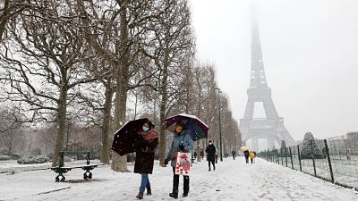 Paris-volvio-a-cubrirse-de-blanco-con-su-primera-nevada-en-tres-anos
