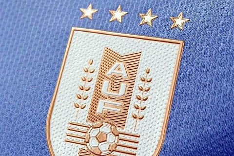 FIFA pide retirar estrellas de la camiseta de la selección de Uruguay