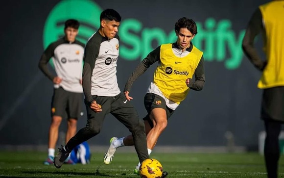 Jaume-Cuellar-ante-Joao-Felix;-el-boliviano-volvio-a-ser-citado-para-entrenar-con-el-plantel-profesional-del-Barcelona